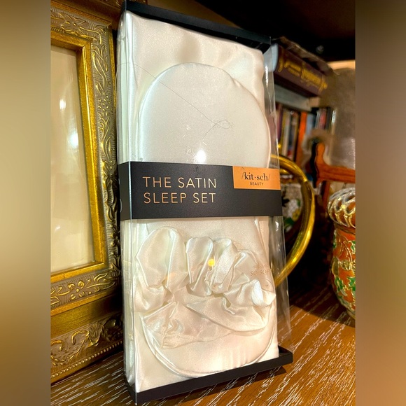 Kitsch beauty Satin Sleep Set in Ivory. Cruelty Free & 100% Vegan. - Picture 2 of 5